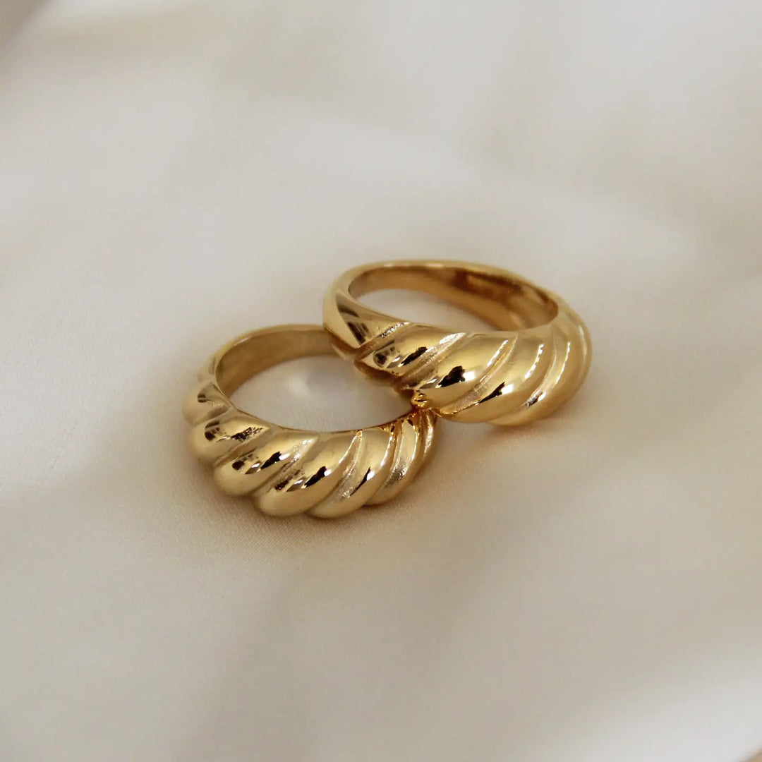 Croissant Ring - Gold